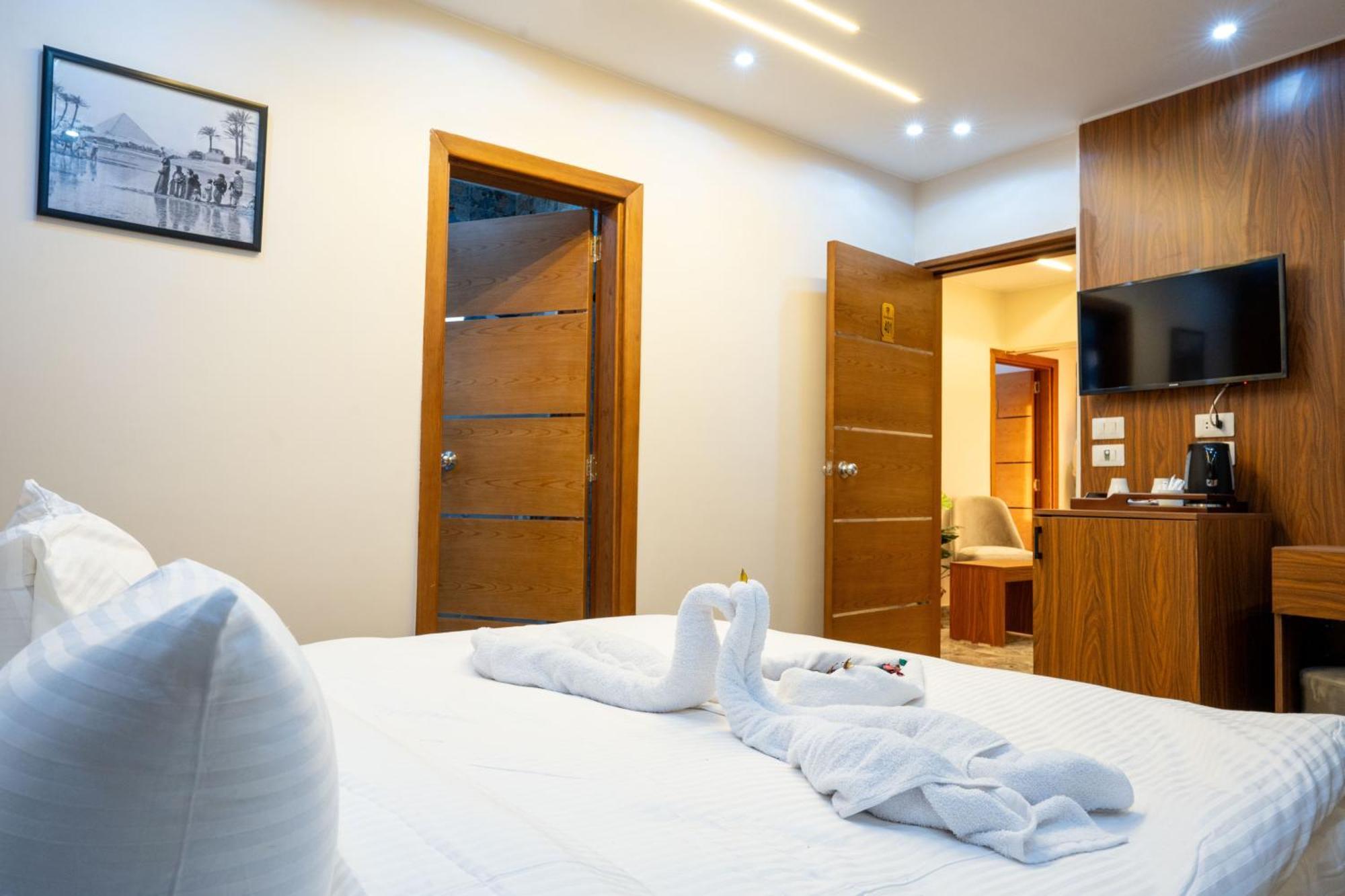 Hotel Tuya Pyramids Queen 3*