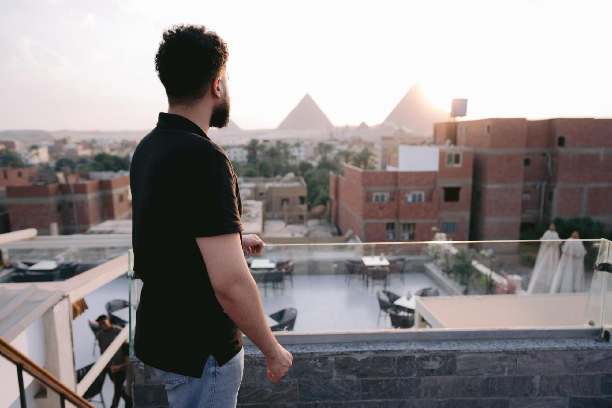 Tuya Pyramids Queen Hotel