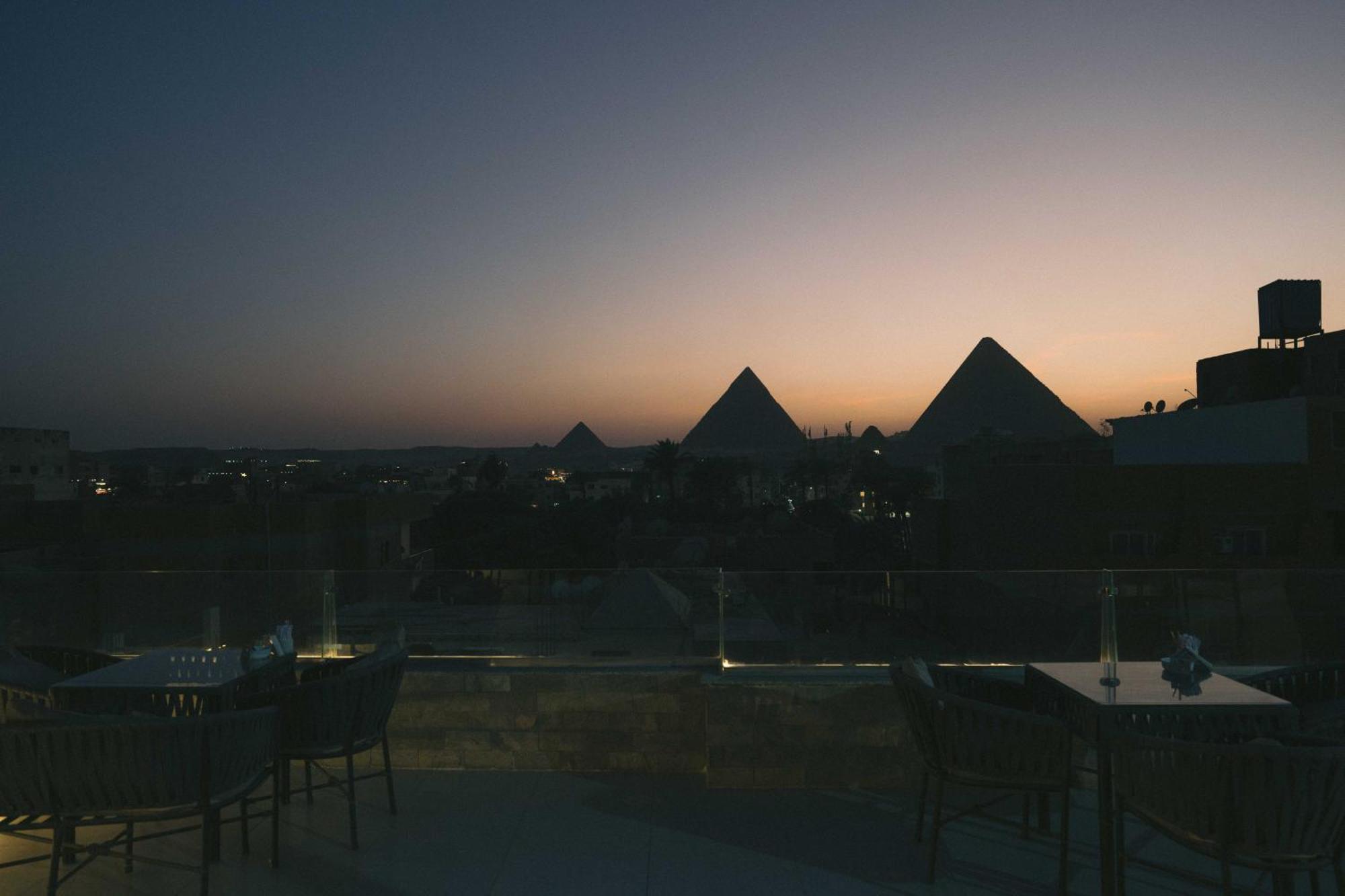 Tuya Pyramids Queen