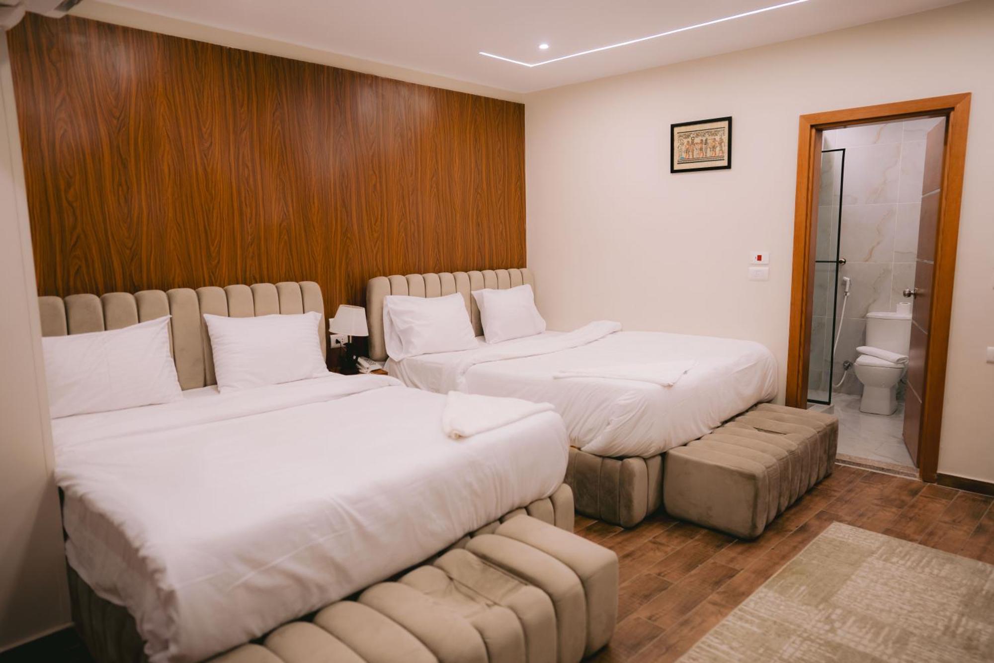 Tuya Pyramids Queen Hotel 3*