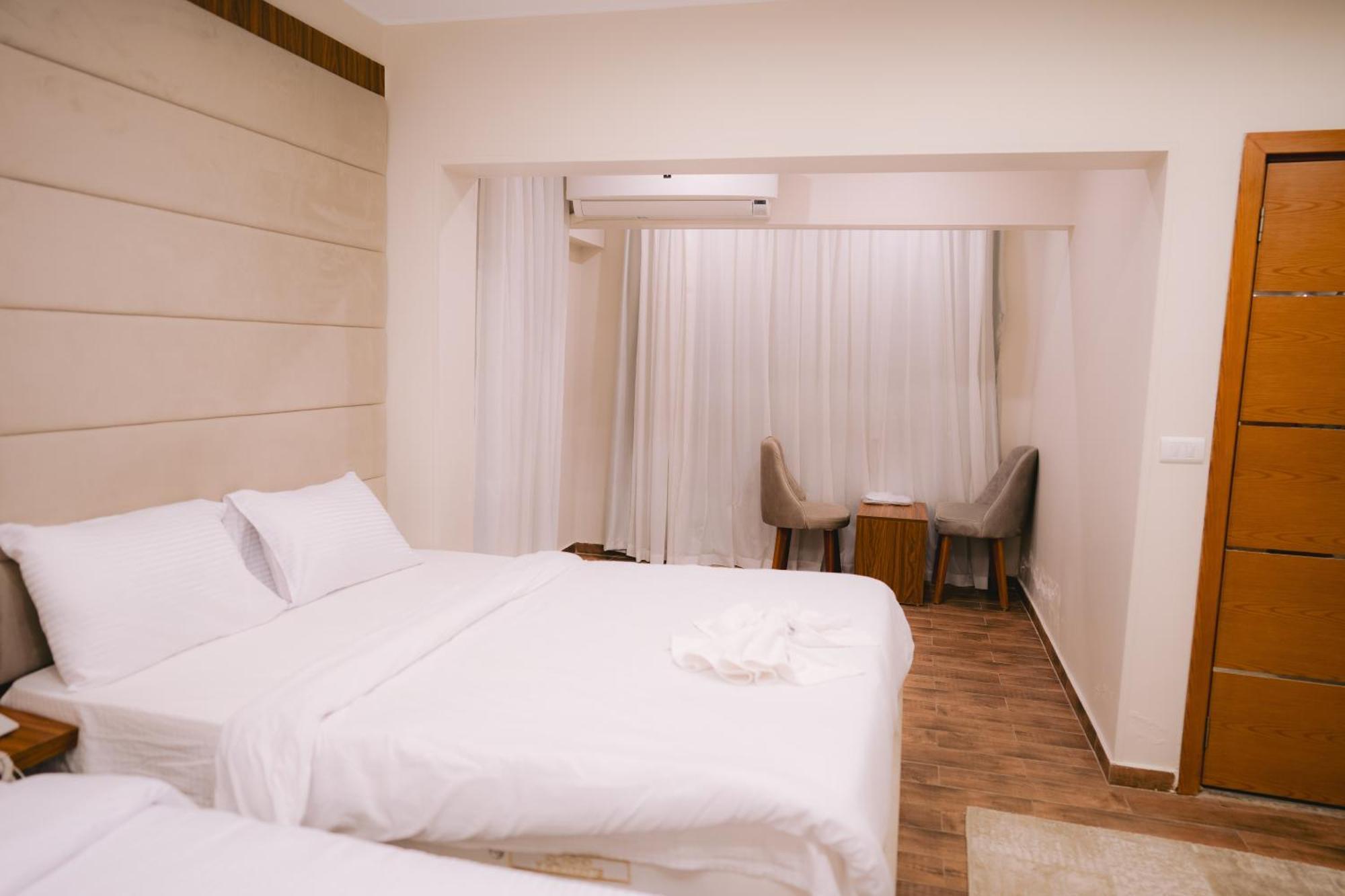 Tuya Pyramids Queen Hotel