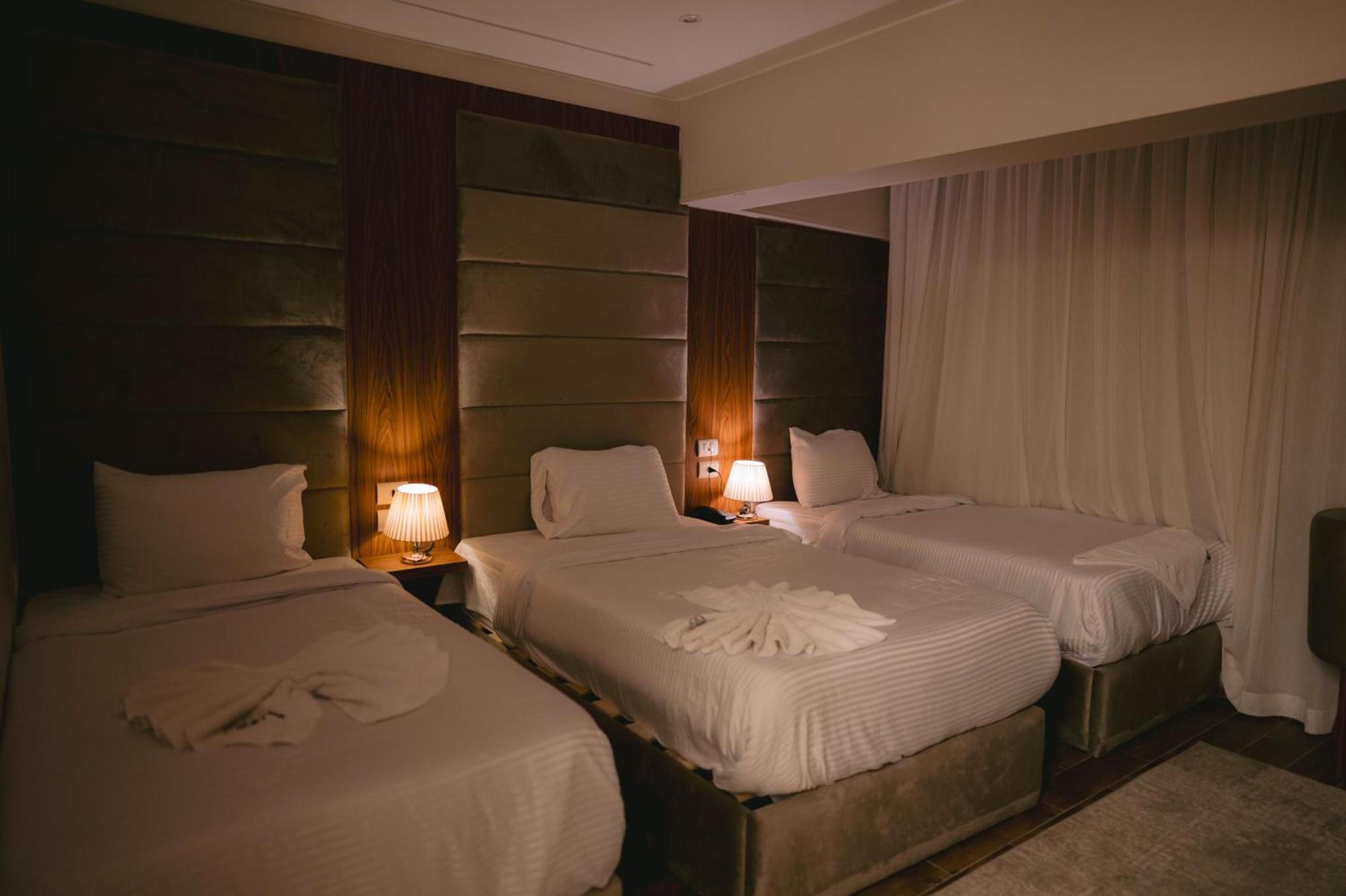Tuya Pyramids Queen Hotel Cairo