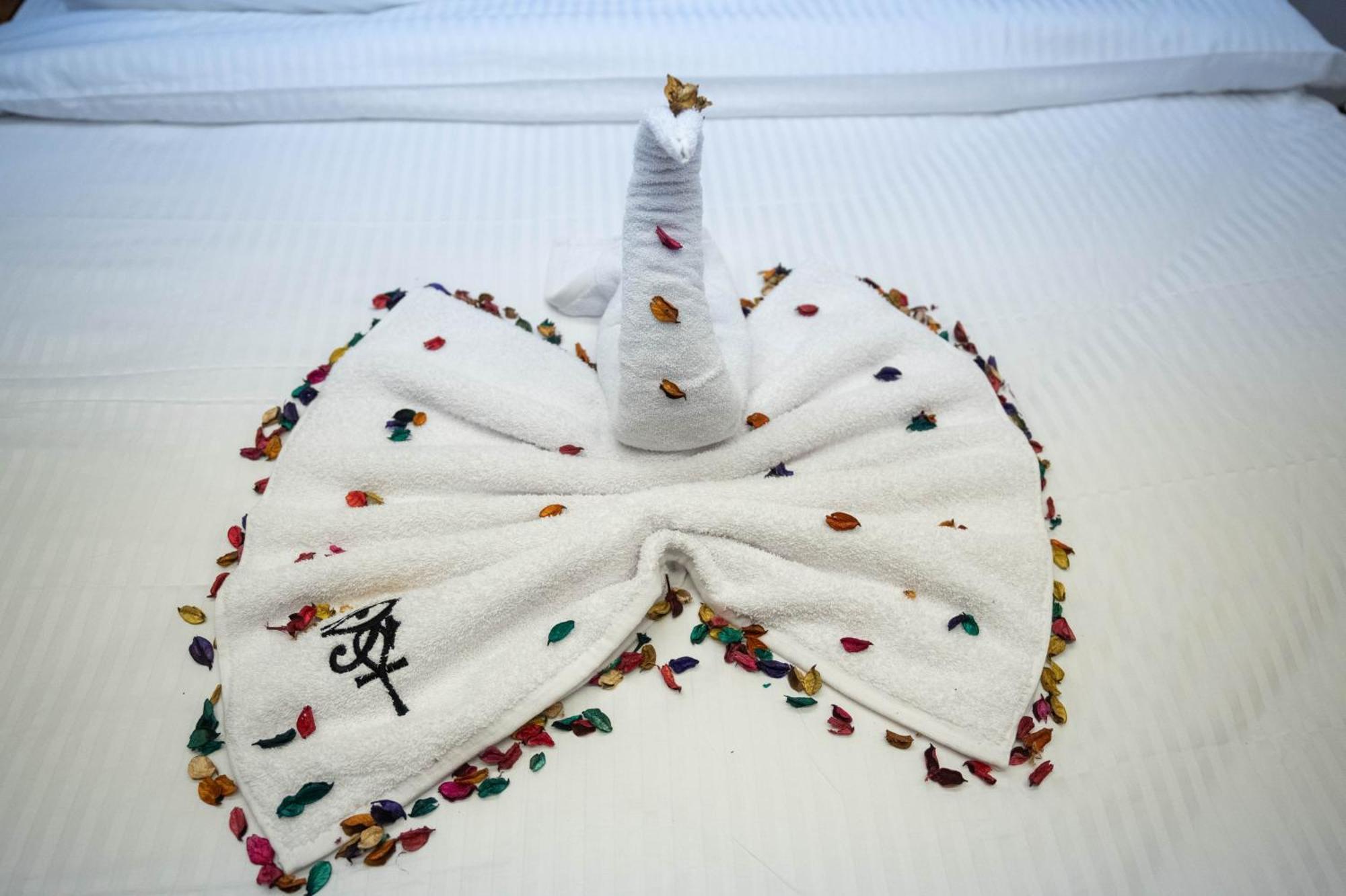 Tuya Pyramids Queen Hotel
