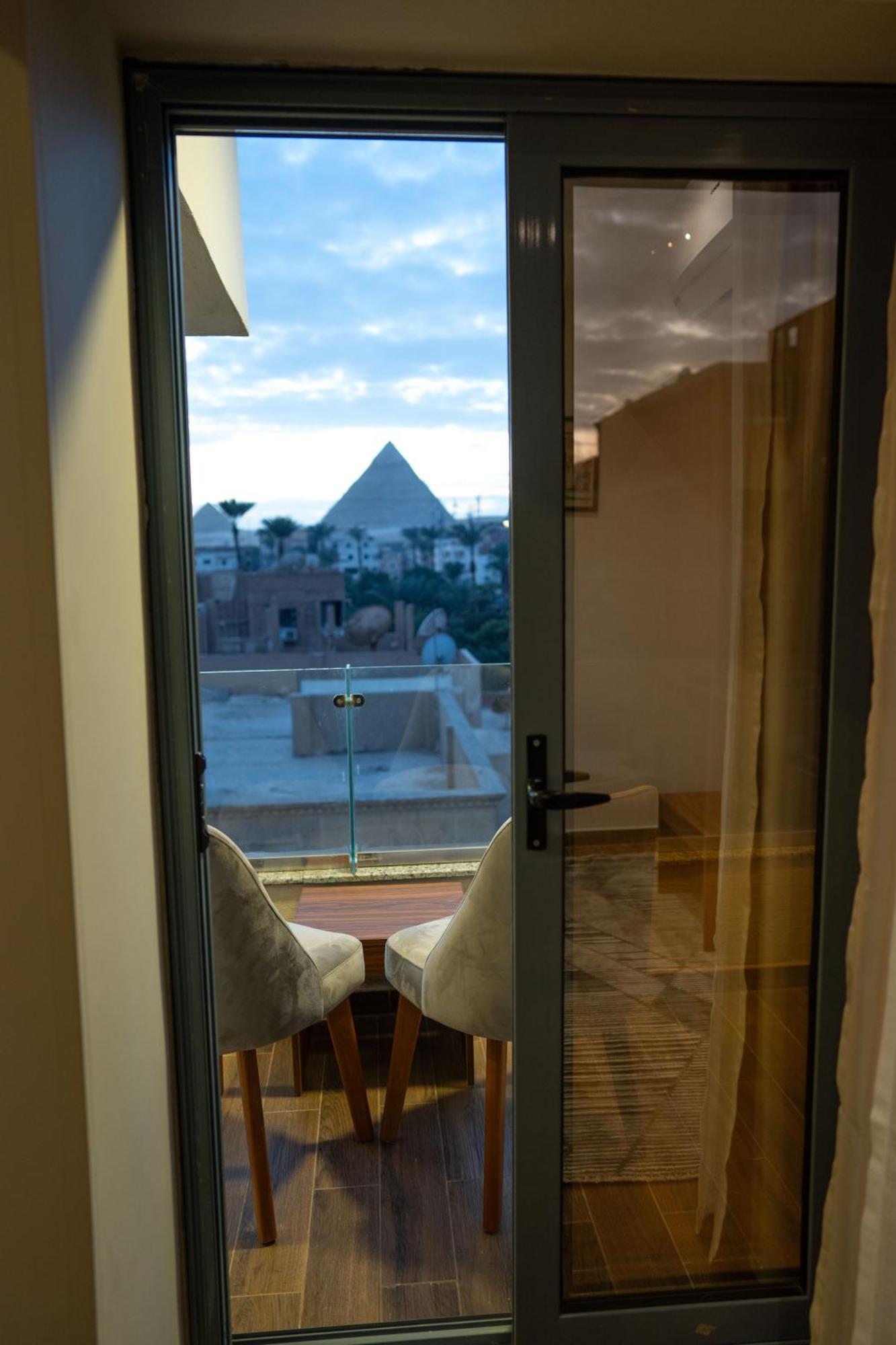 Tuya Pyramids Queen Hotel Cairo