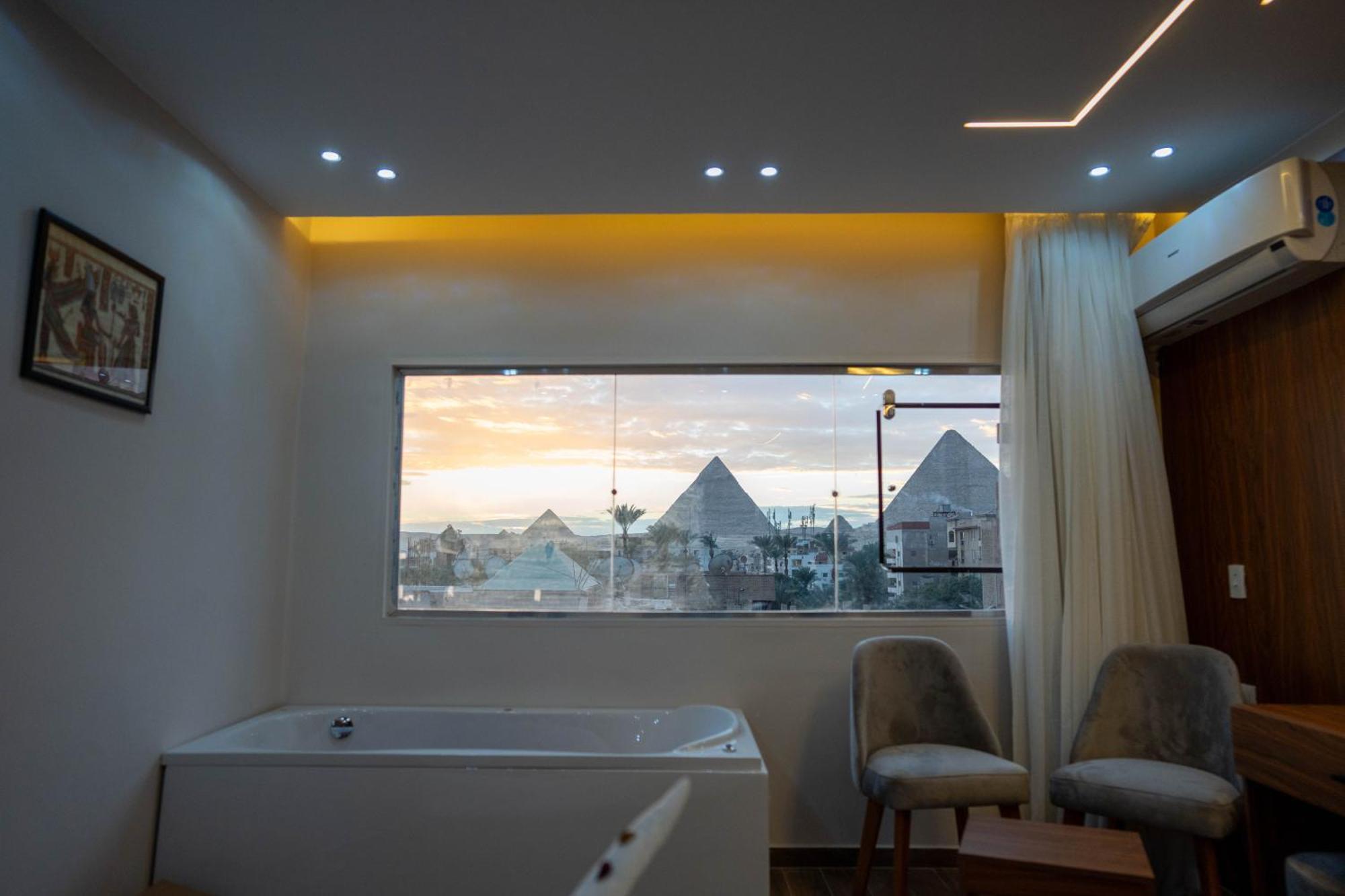 Tuya Pyramids Queen 3* Cairo