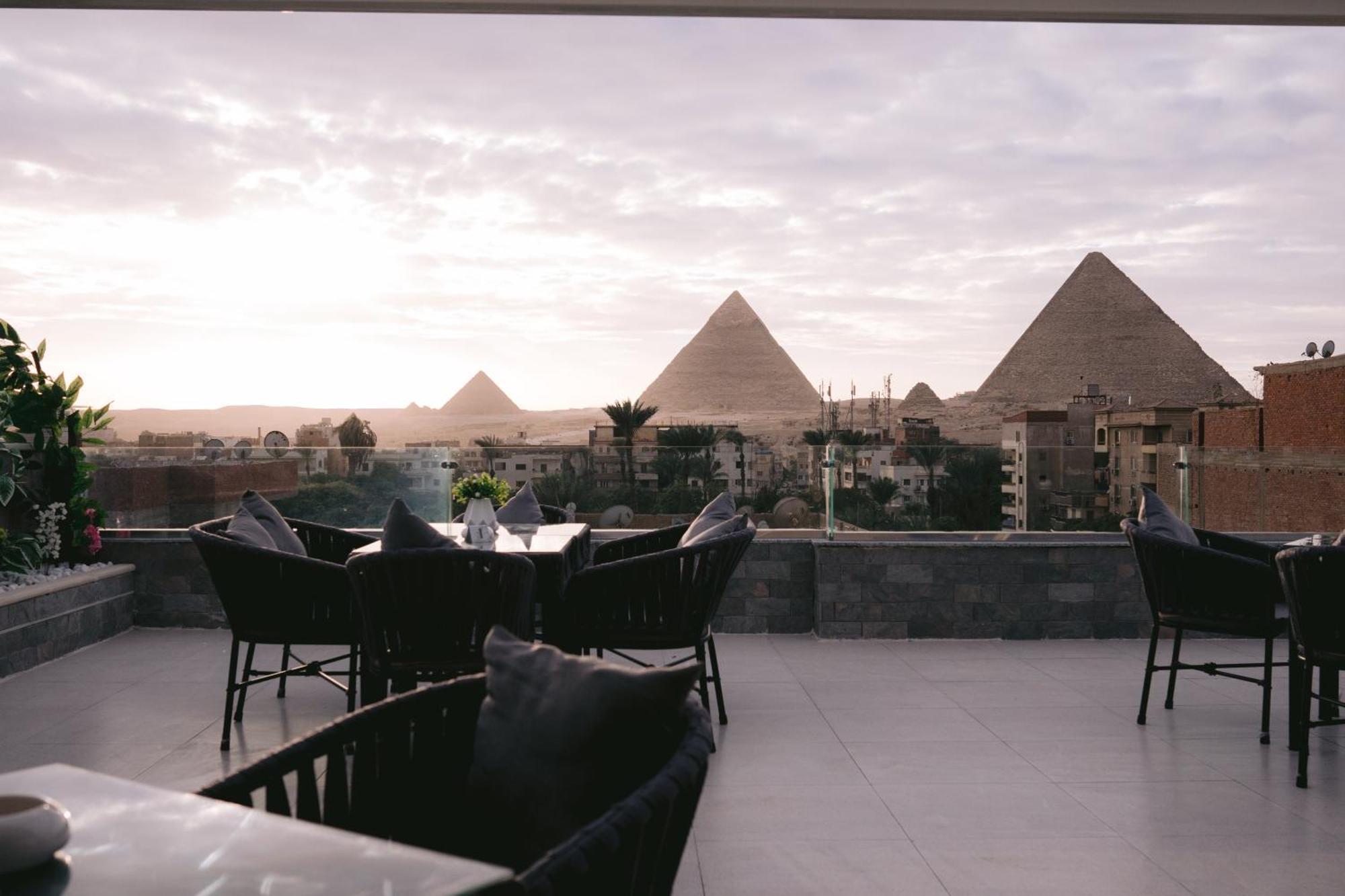 Tuya Pyramids Queen Hotel