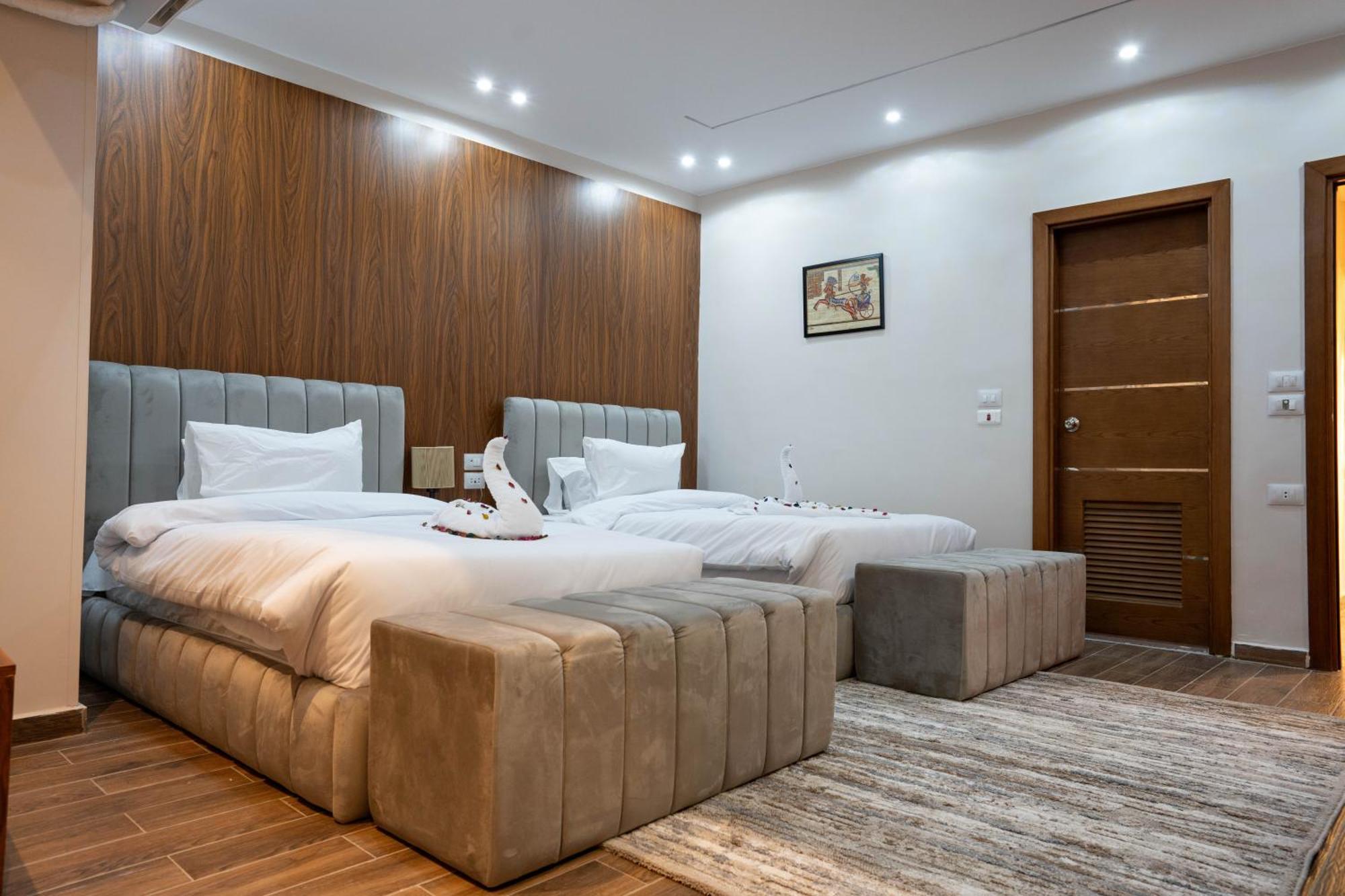 Tuya Pyramids Queen Hotel Cairo